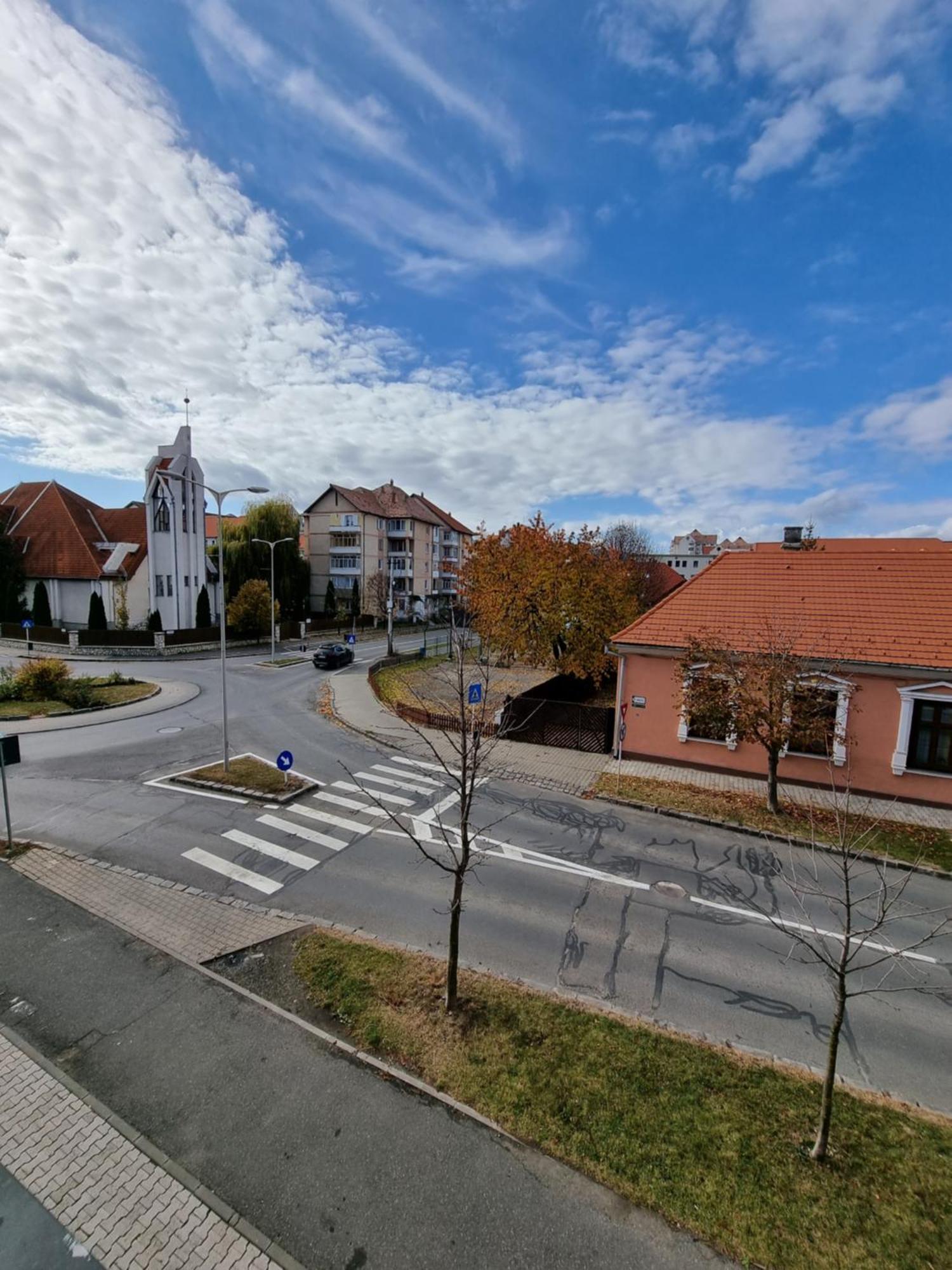 Pensiunea Korona And Restaurant Миеркуря Чук Екстериор снимка