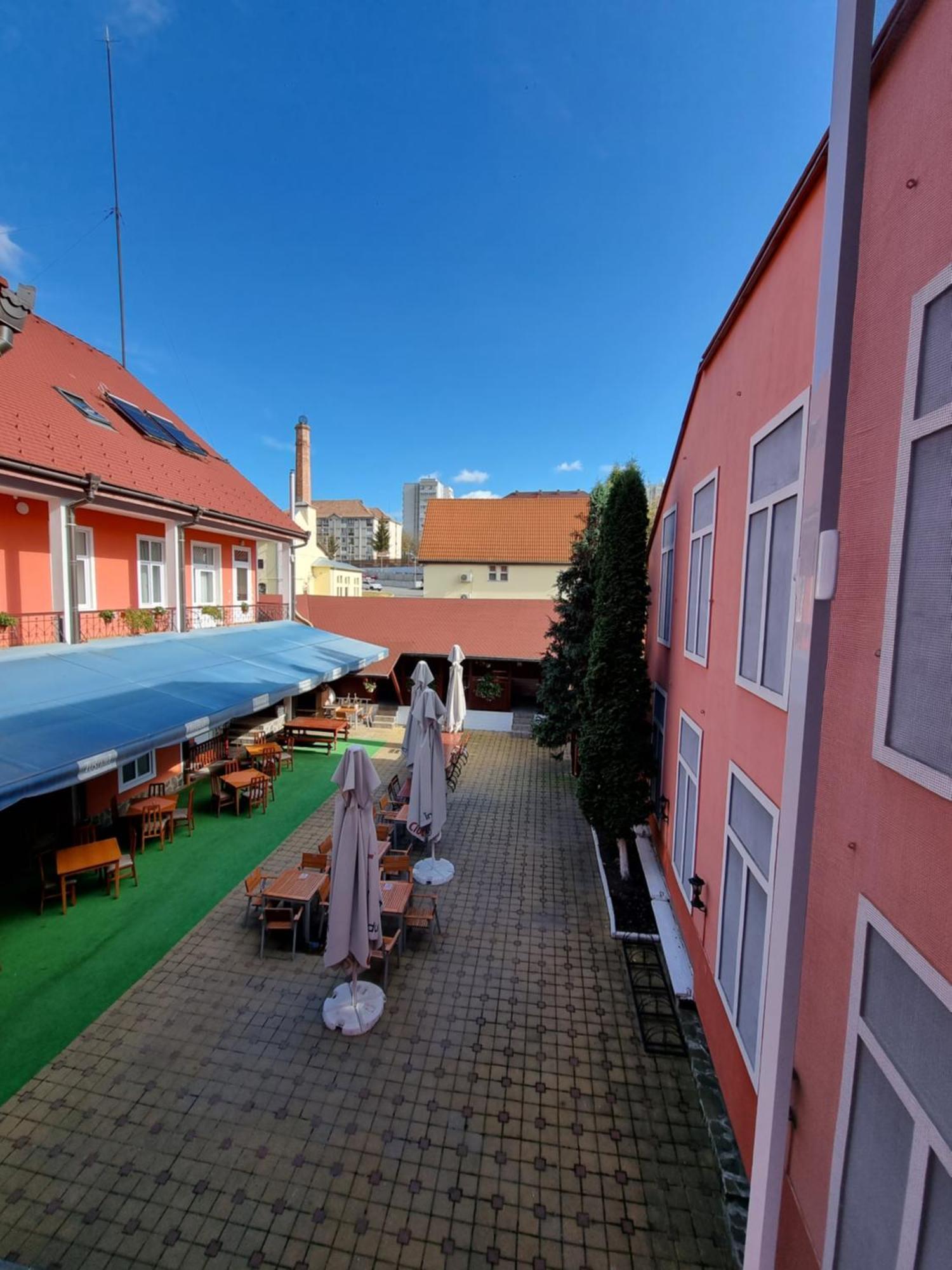 Pensiunea Korona And Restaurant Миеркуря Чук Екстериор снимка