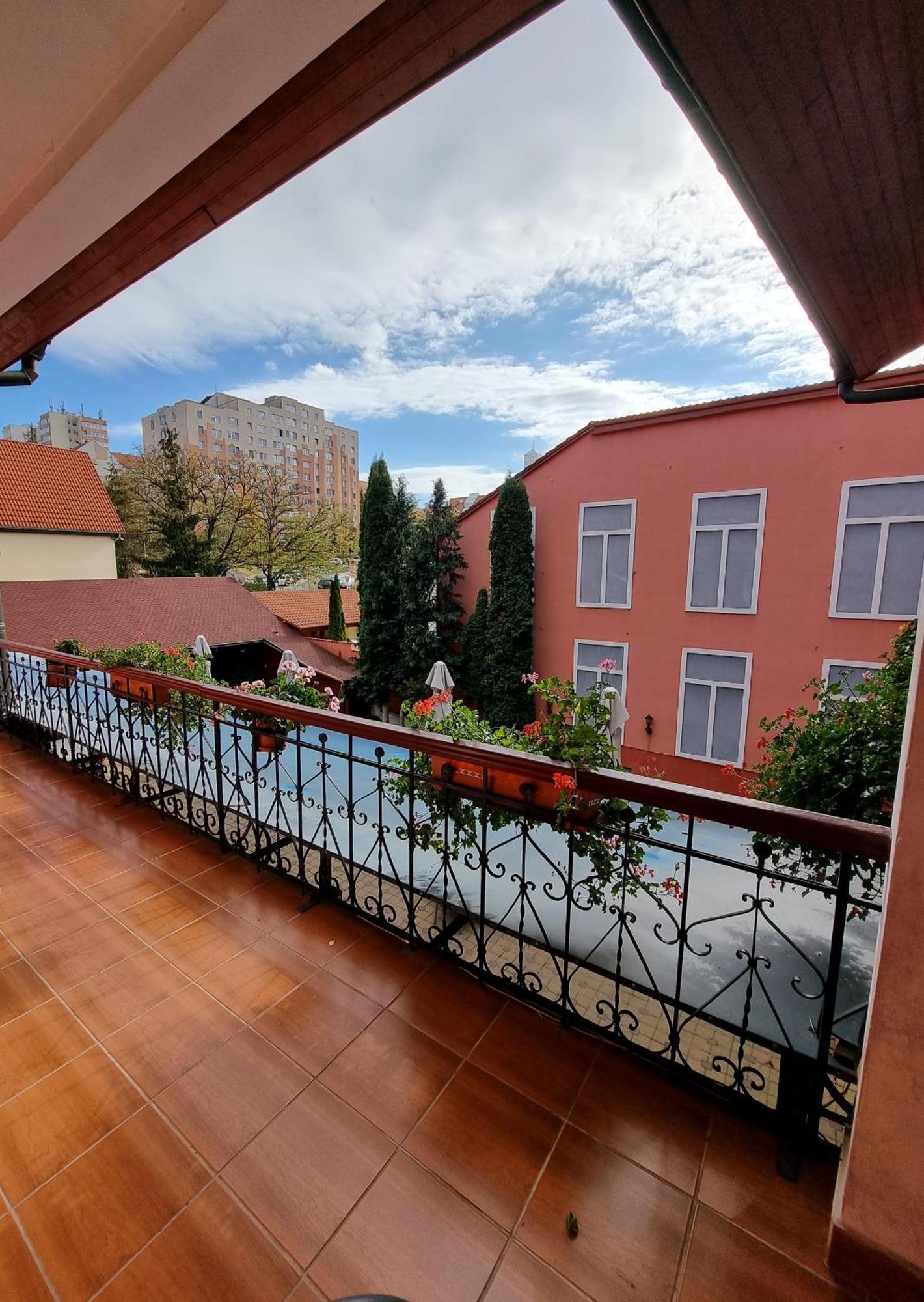 Pensiunea Korona And Restaurant Миеркуря Чук Екстериор снимка